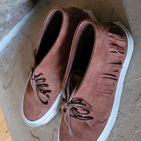 Vans - Picture 2 of 3